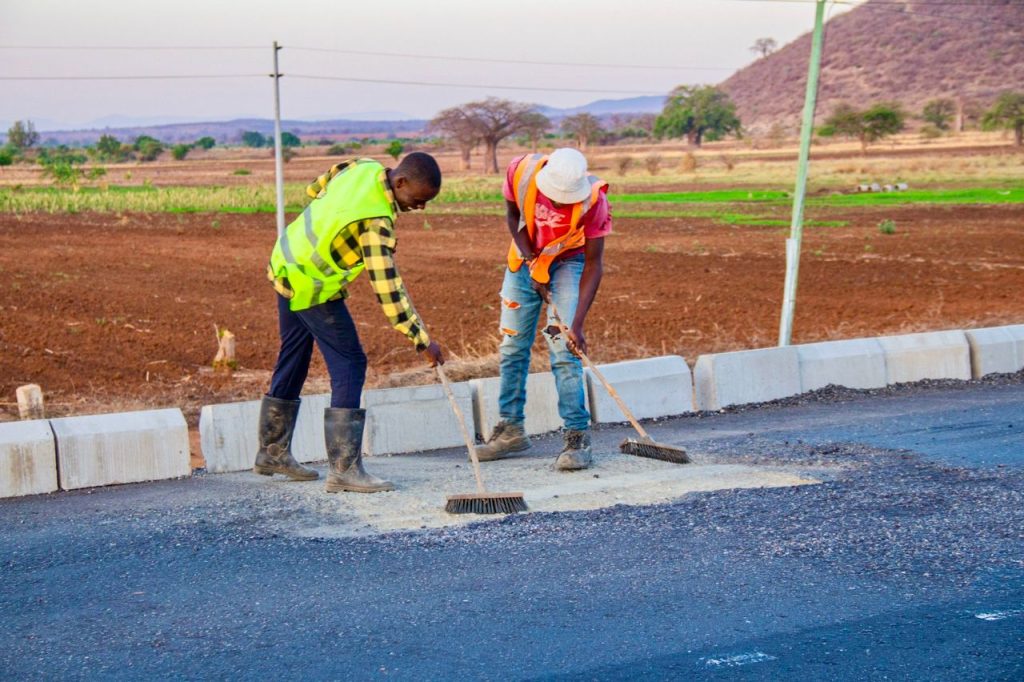TANROADS Dodoma receives 15.6bn/-  from Roads Fund for road maintenance